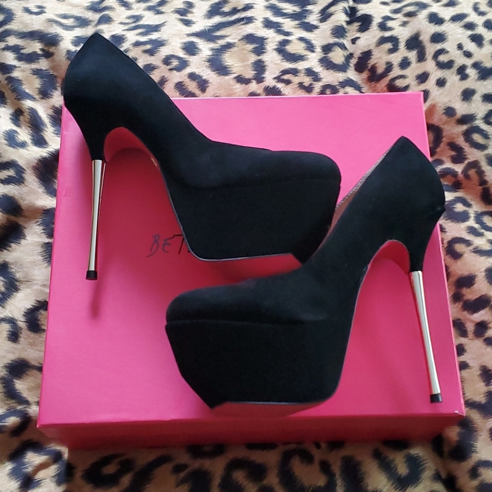 Betsey Johnson Giselle pumps